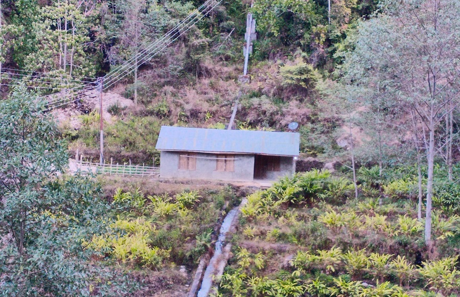 ऋणले थलिँदै खोटाङका लघु जलविद्युत् आयोजना